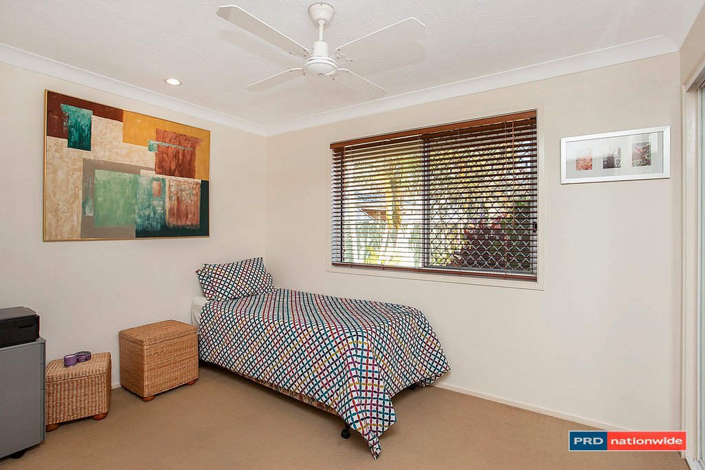 2/4 Featherwood Close BURLEIGH WATERS 3