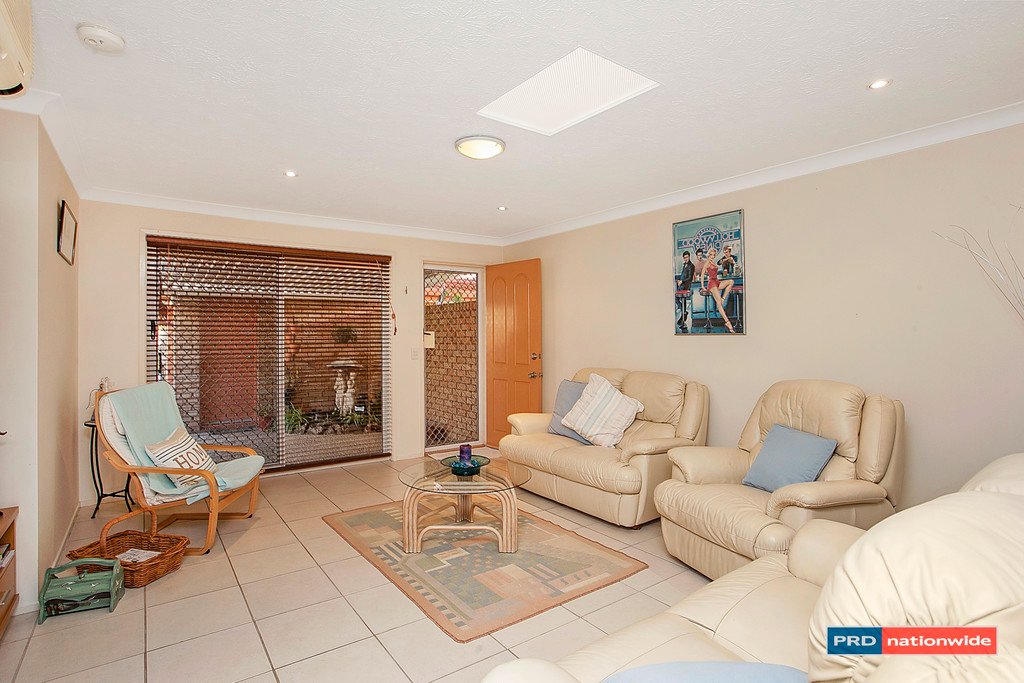 2/4 Featherwood Close BURLEIGH WATERS 7