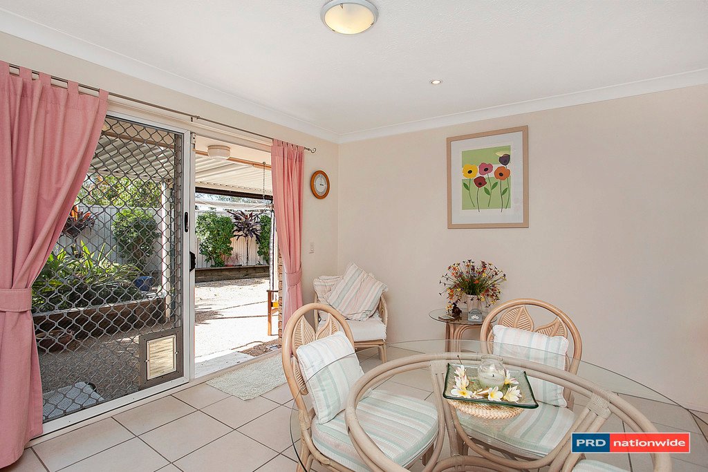 2/4 Featherwood Close BURLEIGH WATERS 8