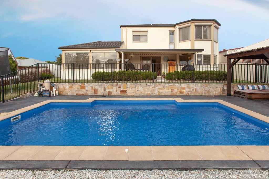 24 Fernleigh Avenue ABERGLASSLYN 1