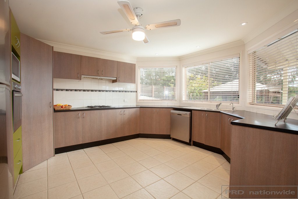 24 Fernleigh Avenue ABERGLASSLYN 8