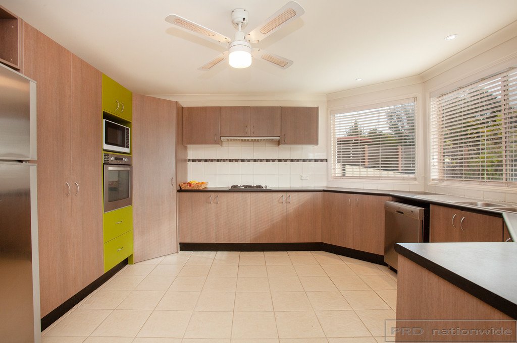24 Fernleigh Avenue ABERGLASSLYN 9