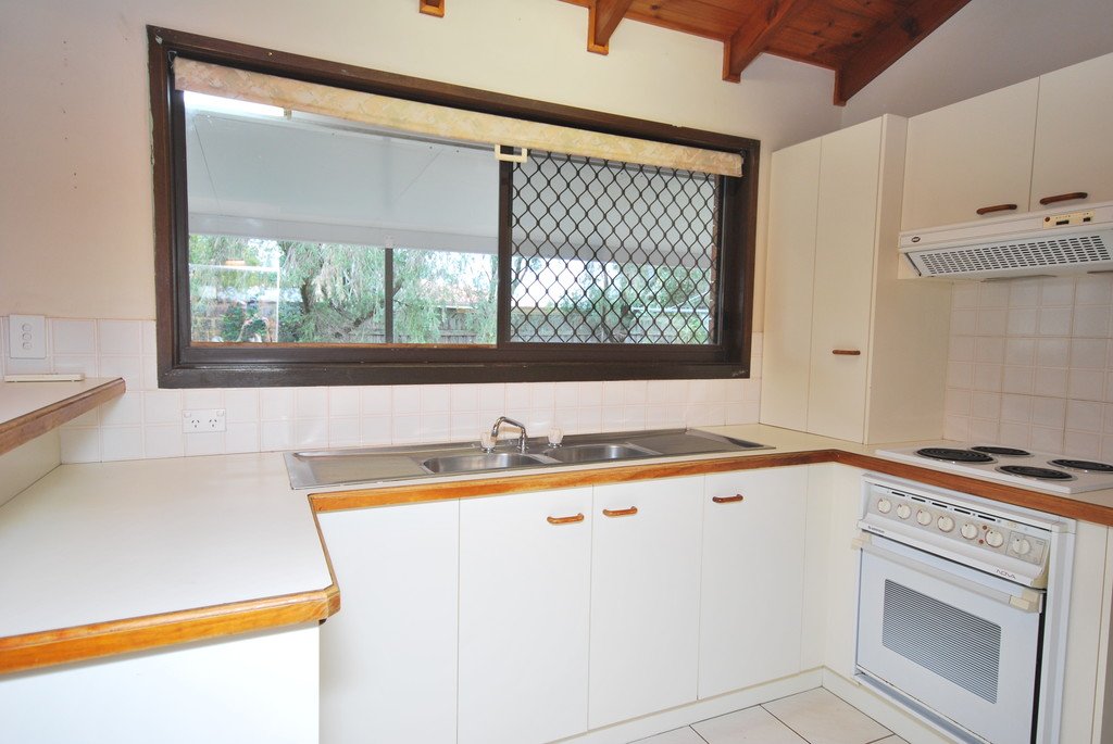 24 Firmin Court MERMAID WATERS 3