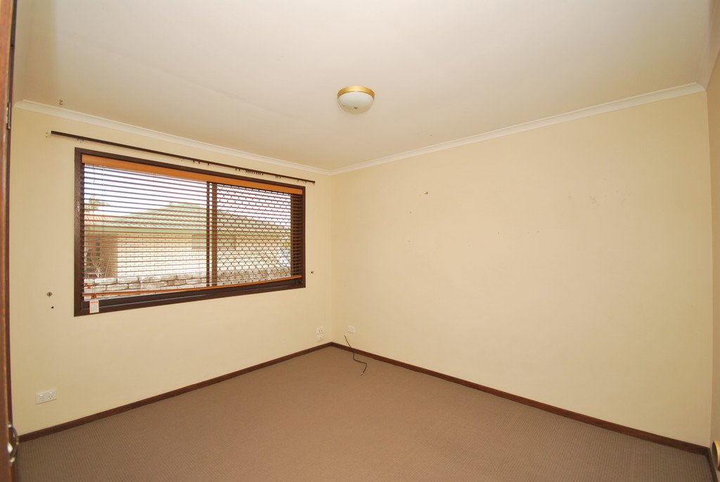 24 Firmin Court MERMAID WATERS 9