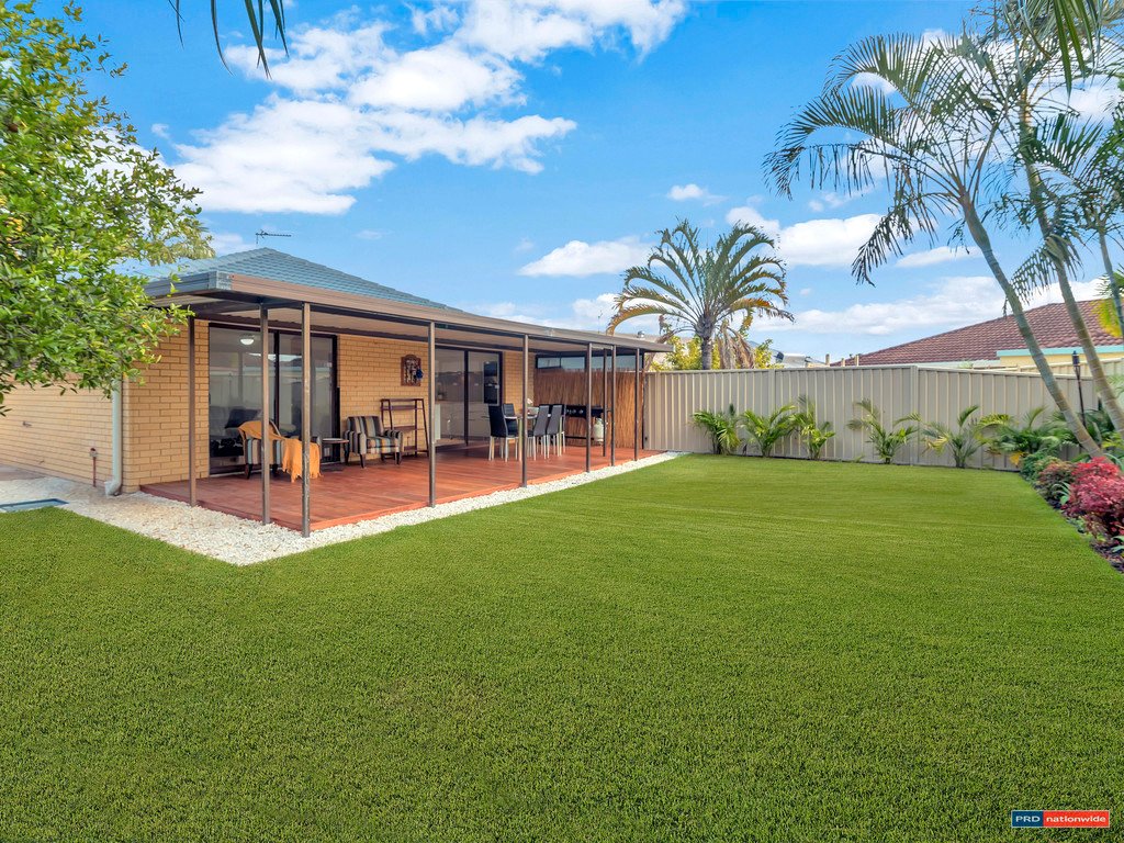2/4 Flora Close BURLEIGH WATERS 1
