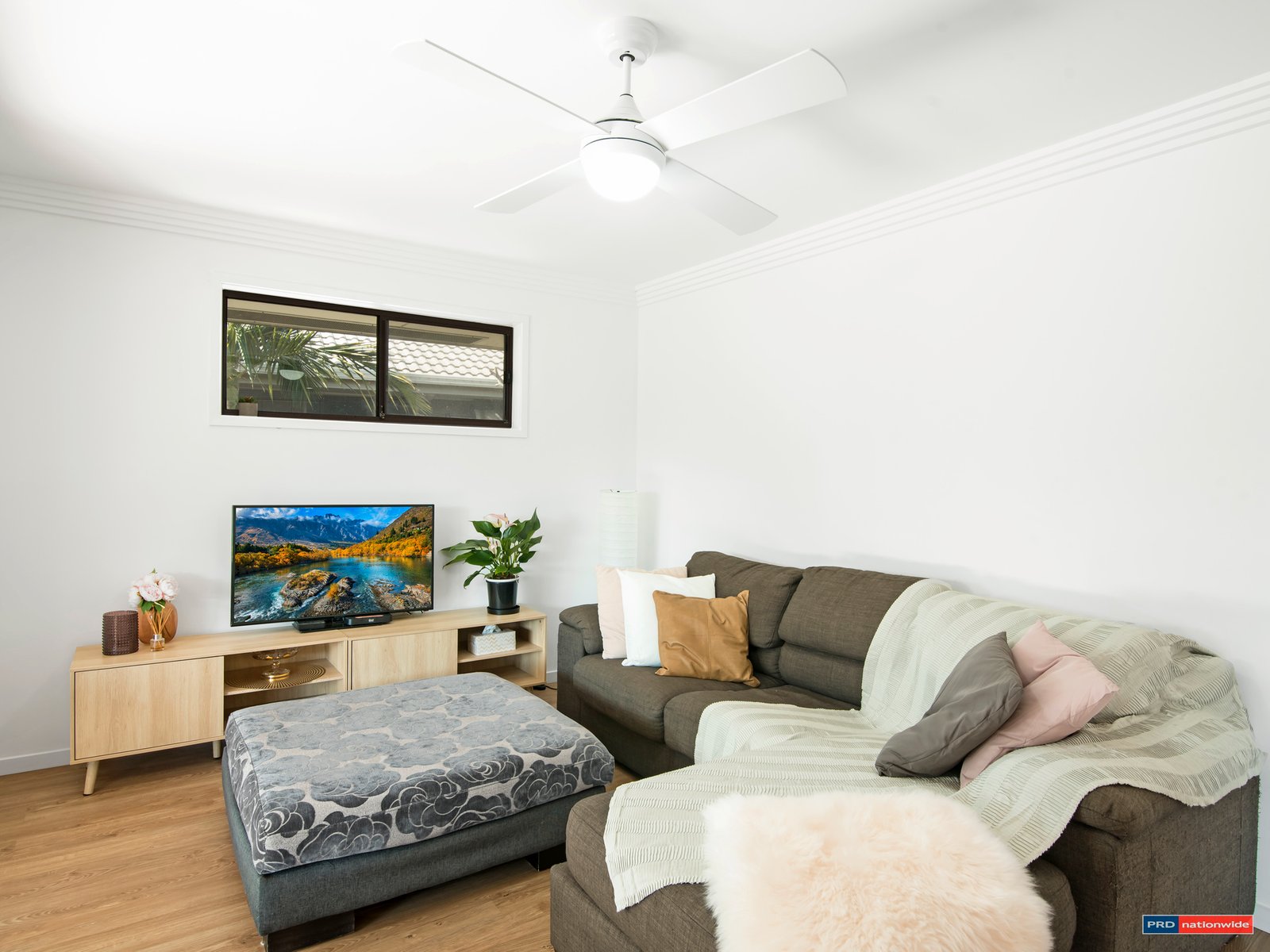 2/4 Flora Close BURLEIGH WATERS 3