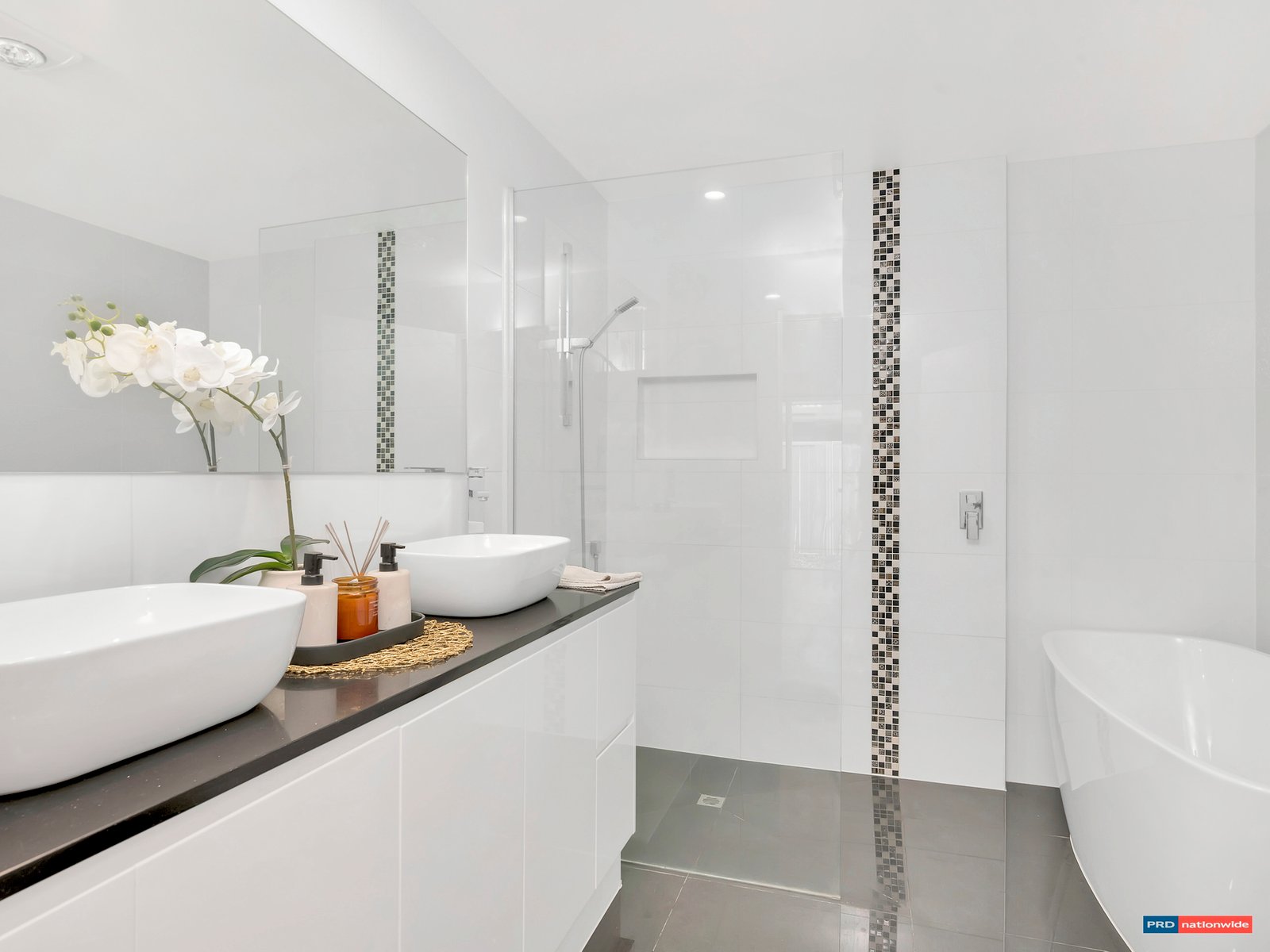 2/4 Flora Close BURLEIGH WATERS 7