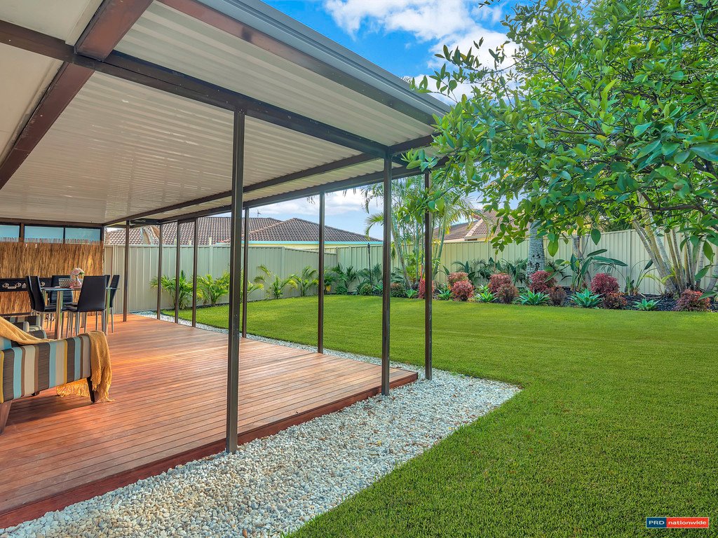 2/4 Flora Close BURLEIGH WATERS 9