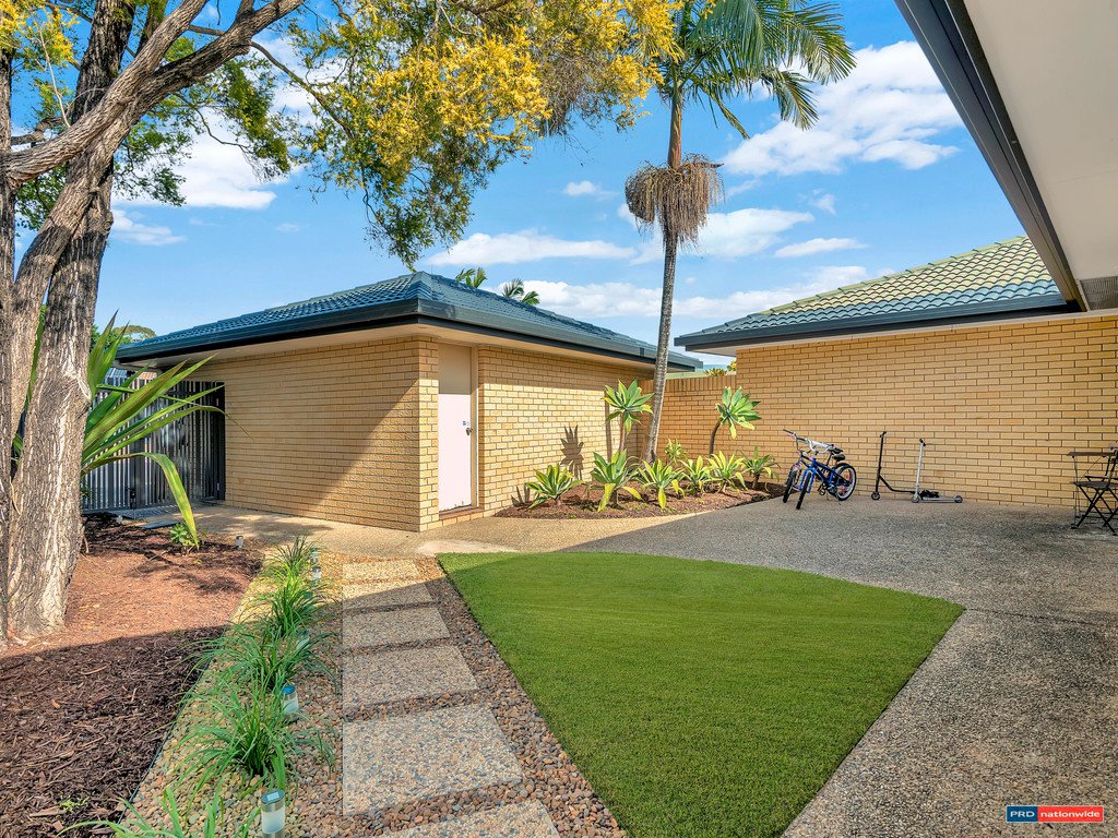 2/4 Flora Close BURLEIGH WATERS 10