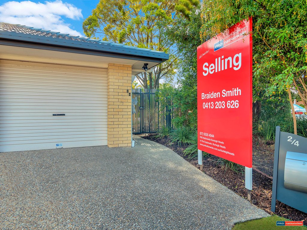 2/4 Flora Close BURLEIGH WATERS 11