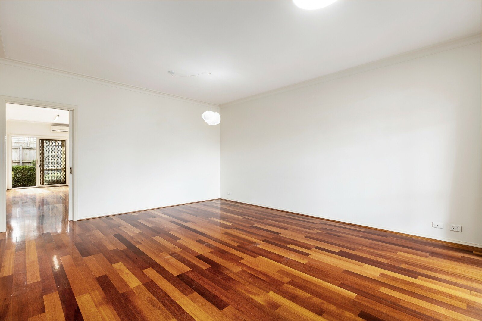 2/4 Florence Road, Surrey Hills, 3127