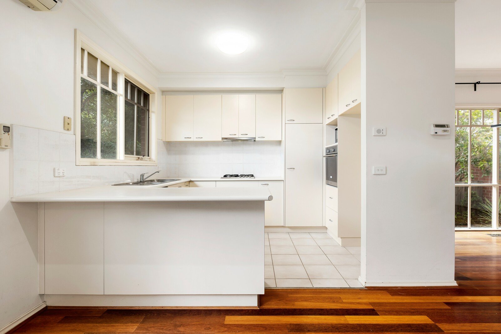 2/4 Florence Road, Surrey Hills, 3127