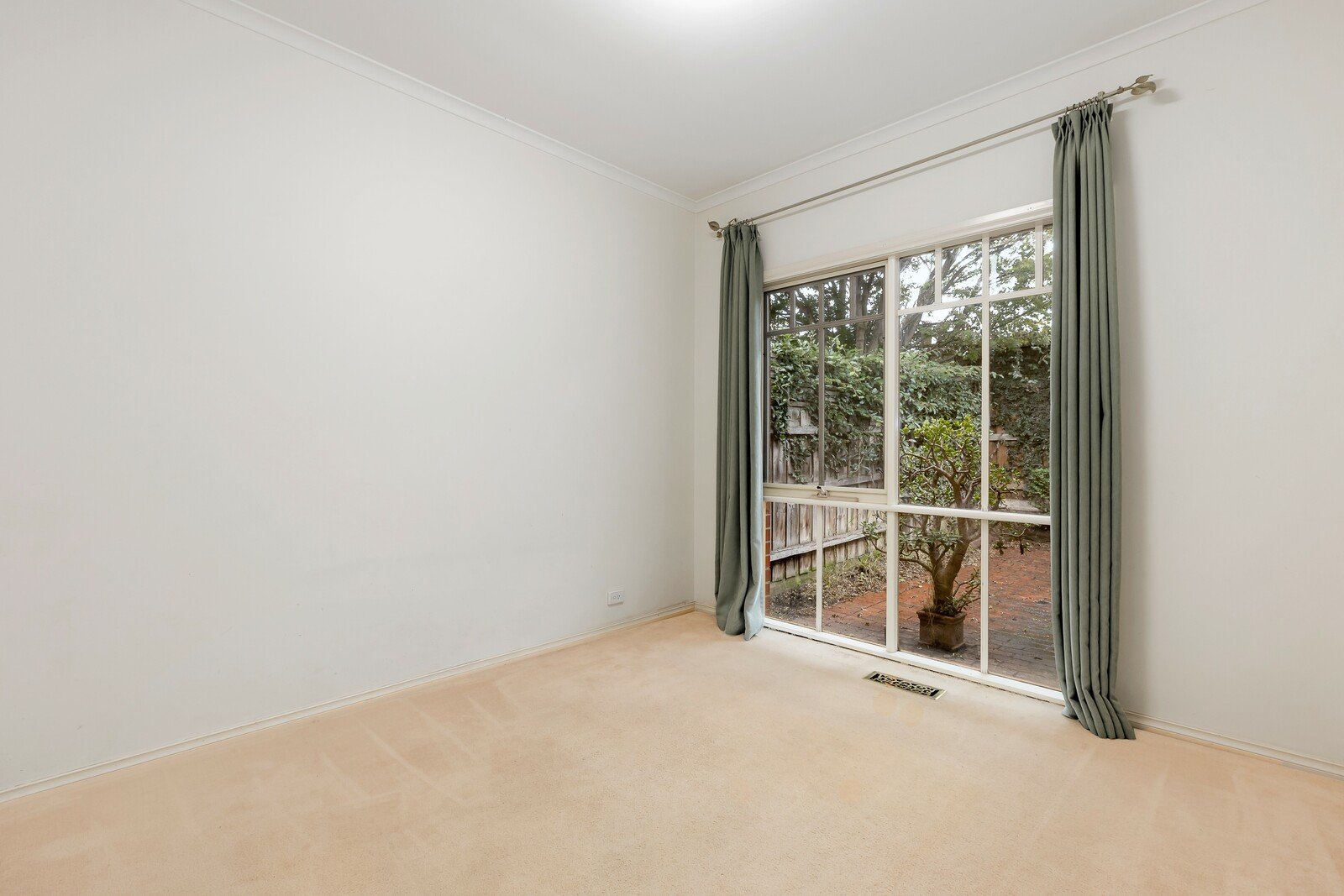 2/4 Florence Road, Surrey Hills, 3127