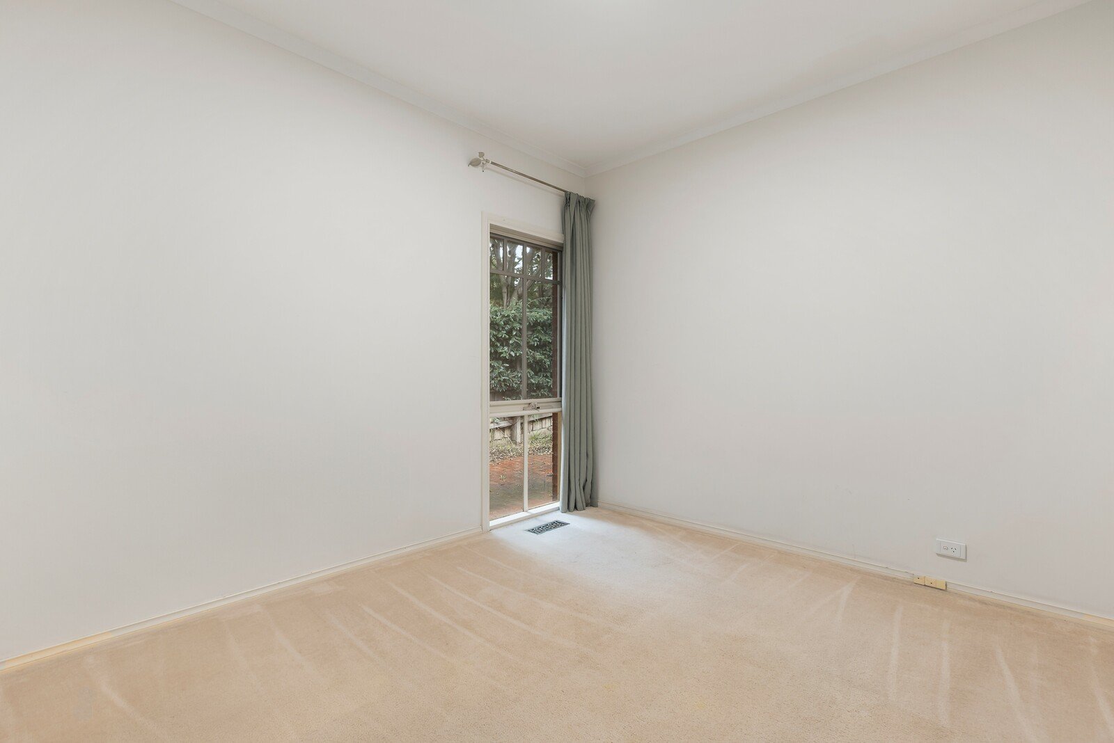 2/4 Florence Road, Surrey Hills, 3127