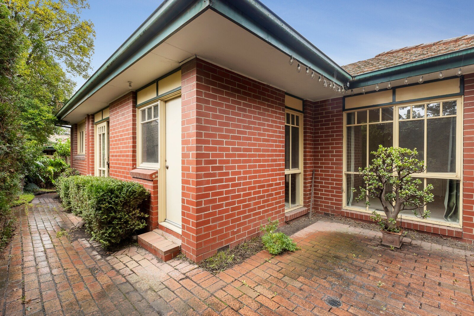 2/4 Florence Road, Surrey Hills, 3127