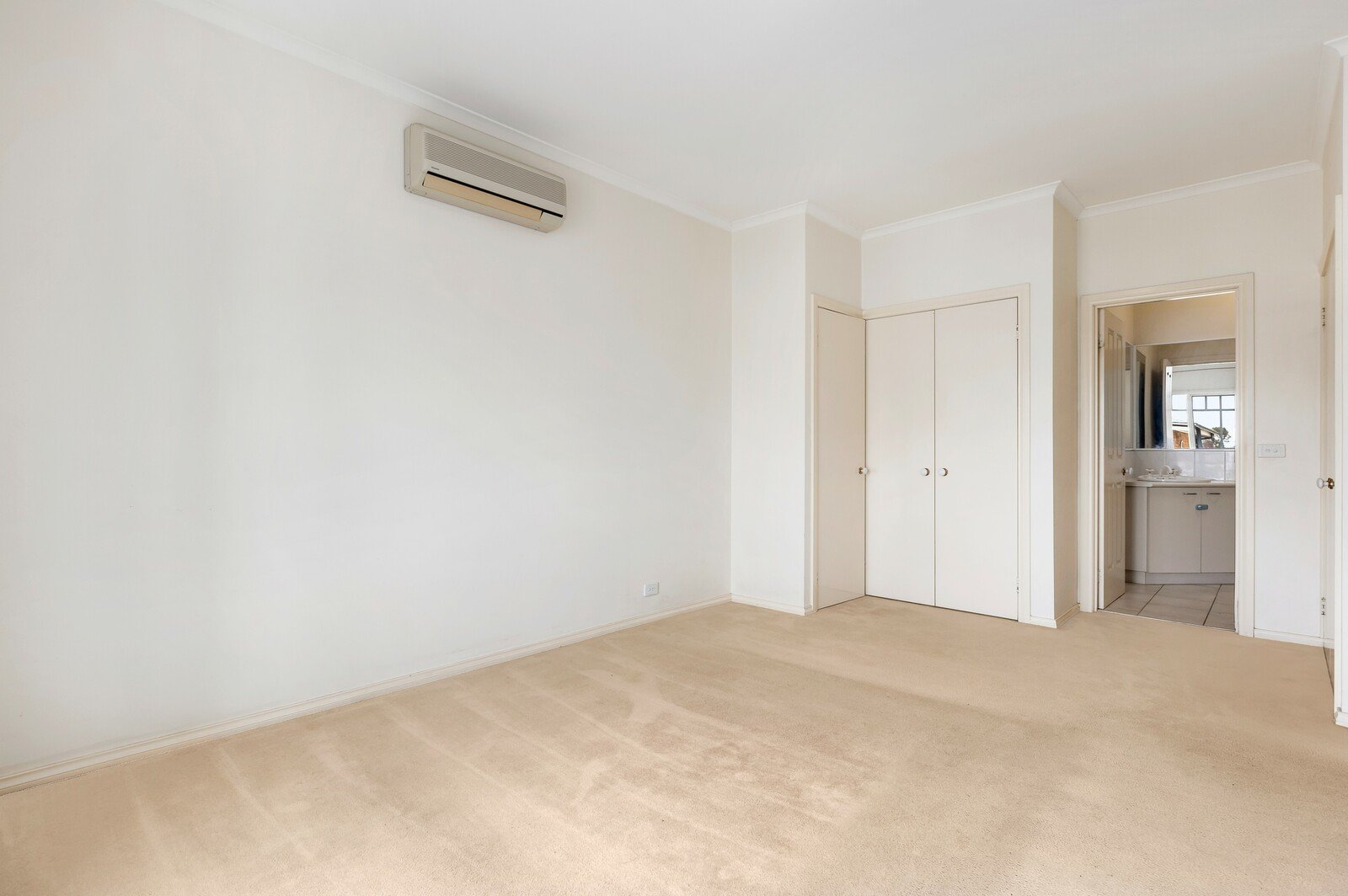 2/4 Florence Road, Surrey Hills, 3127