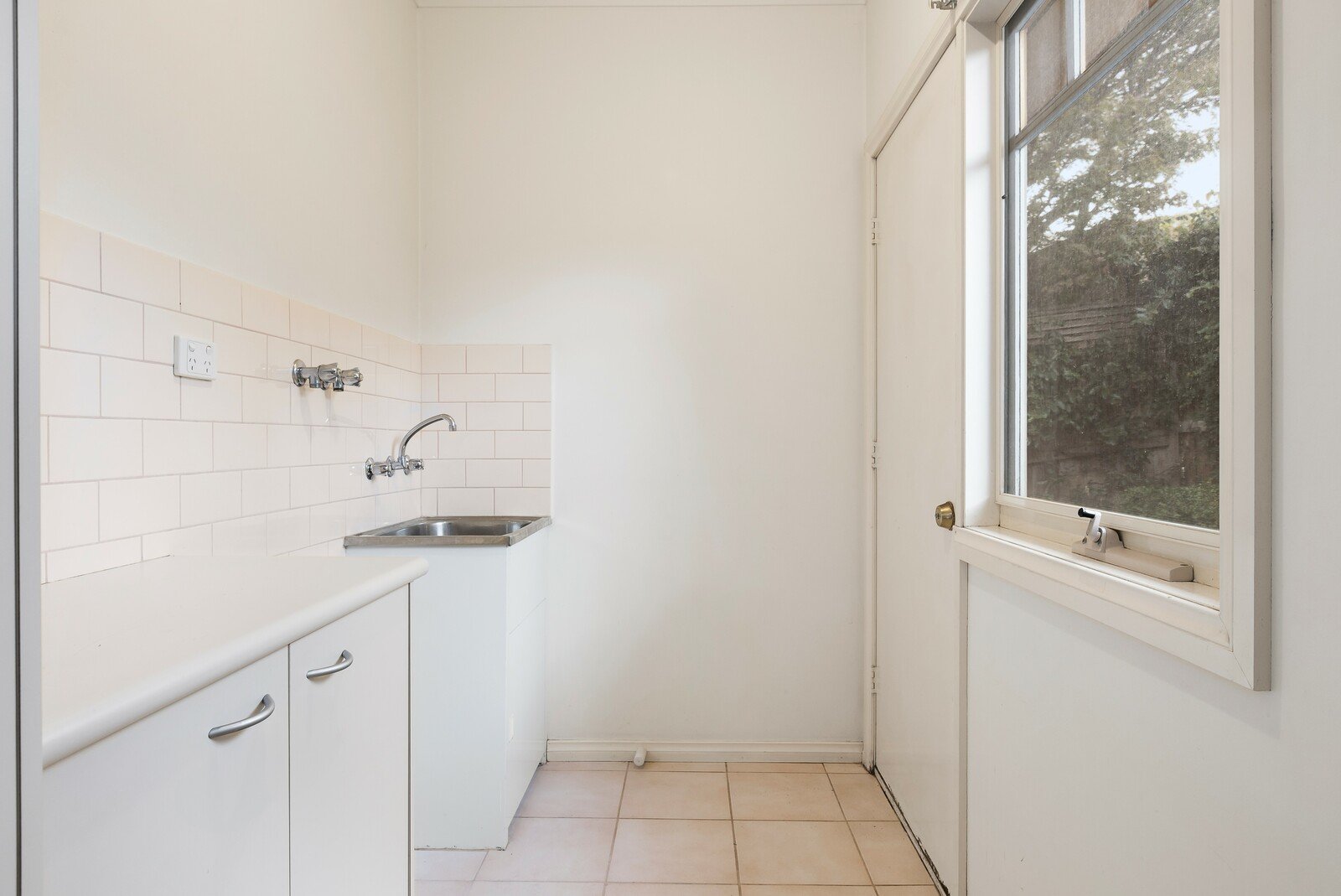 2/4 Florence Road, Surrey Hills, 3127