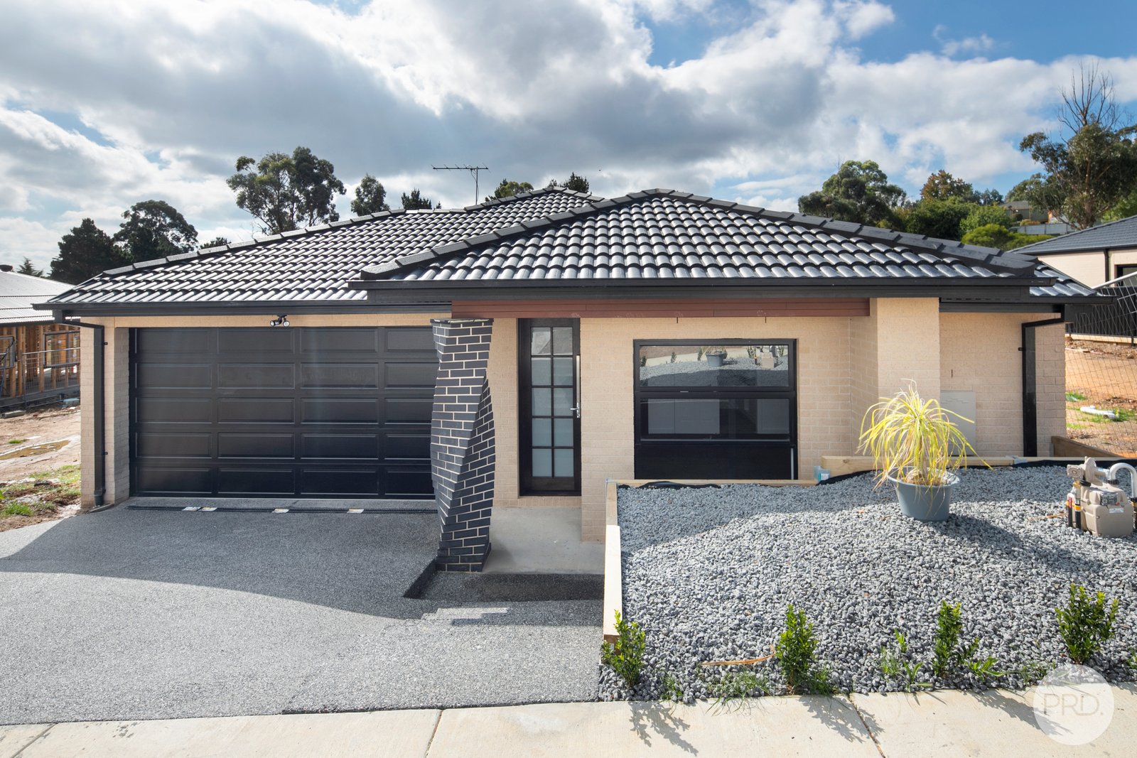 24 Fraser Street MOUNT PLEASANT 1