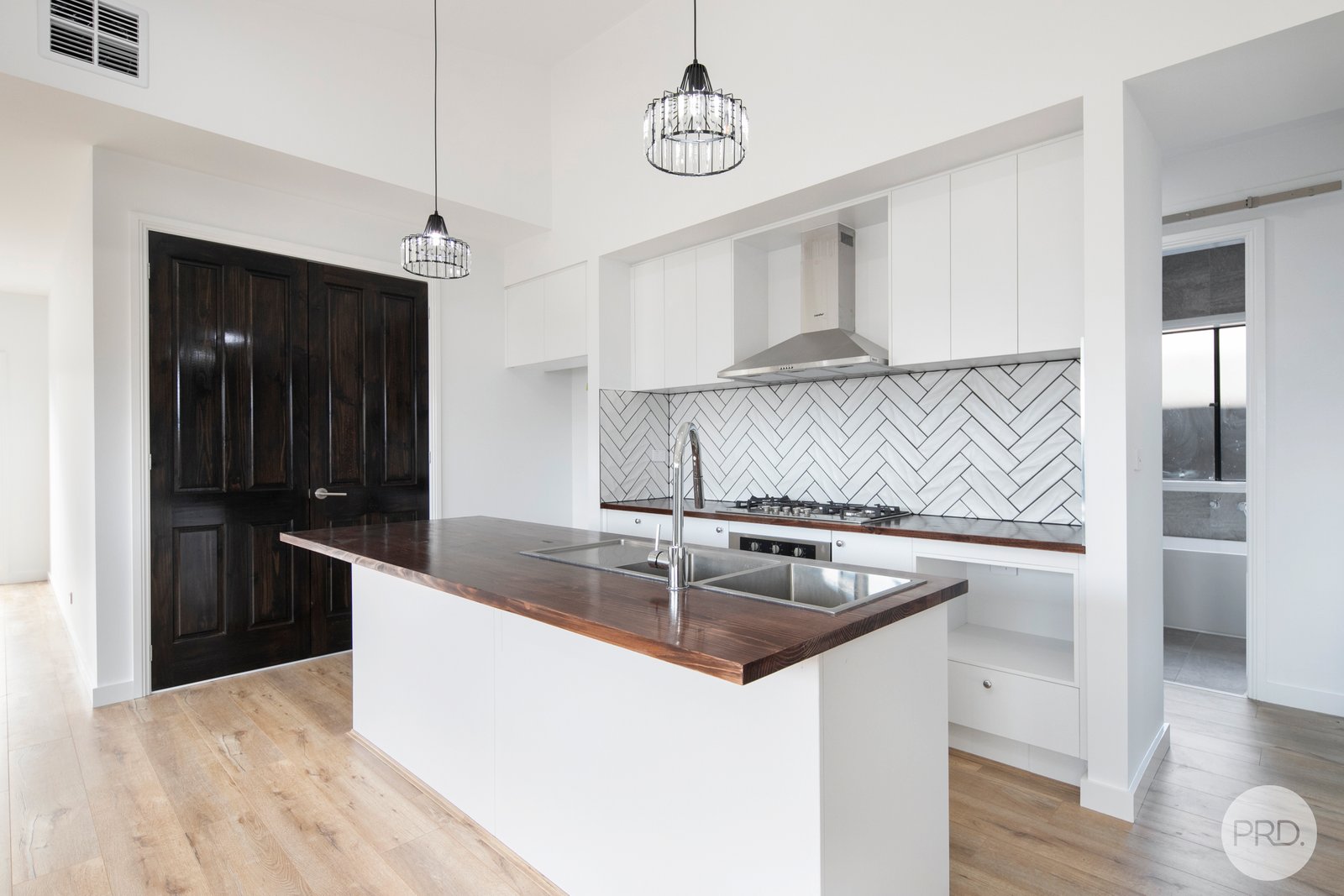 24 Fraser Street MOUNT PLEASANT 3