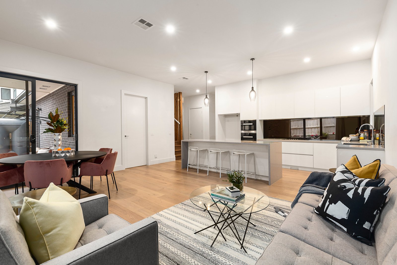 2/4 Garden Road, Camberwell, VIC