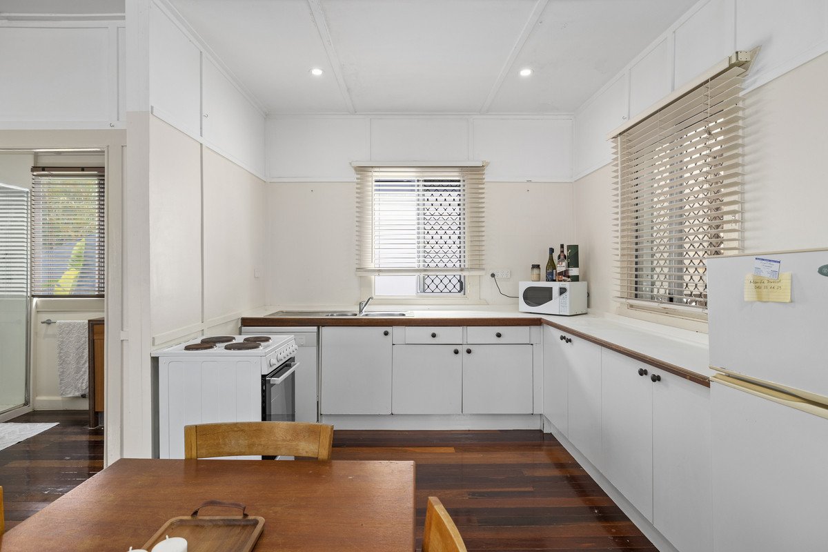 24 George Street East  Burleigh Heads 1