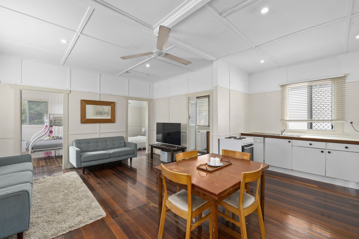 24 George Street East  Burleigh Heads 2