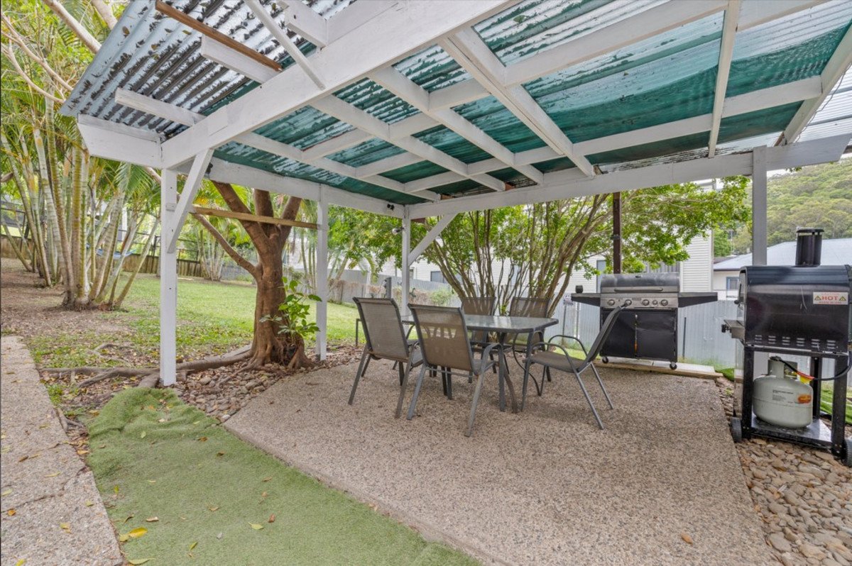24 George Street East  Burleigh Heads 12