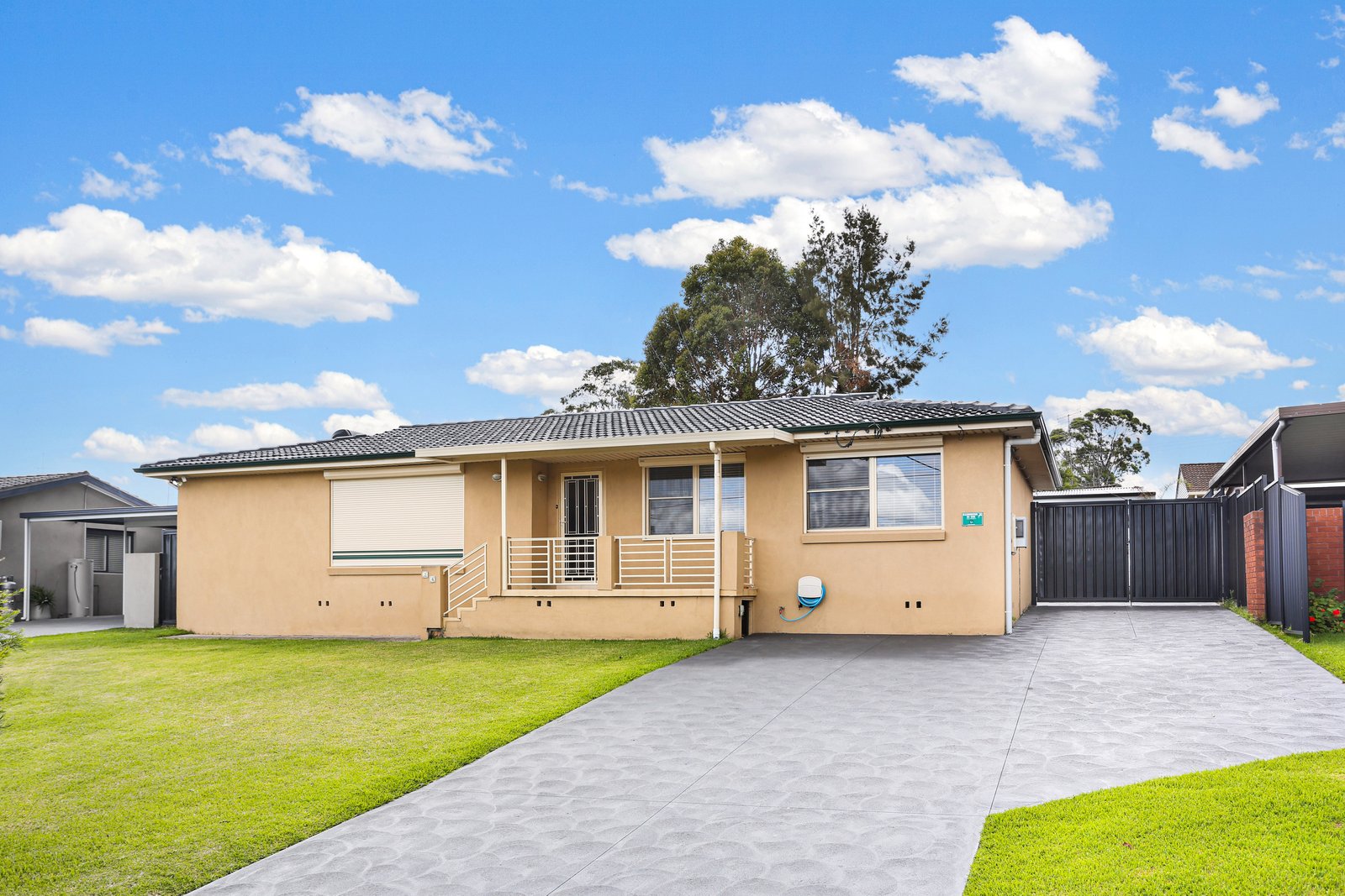 24 Gladswood Avenue SOUTH PENRITH 3