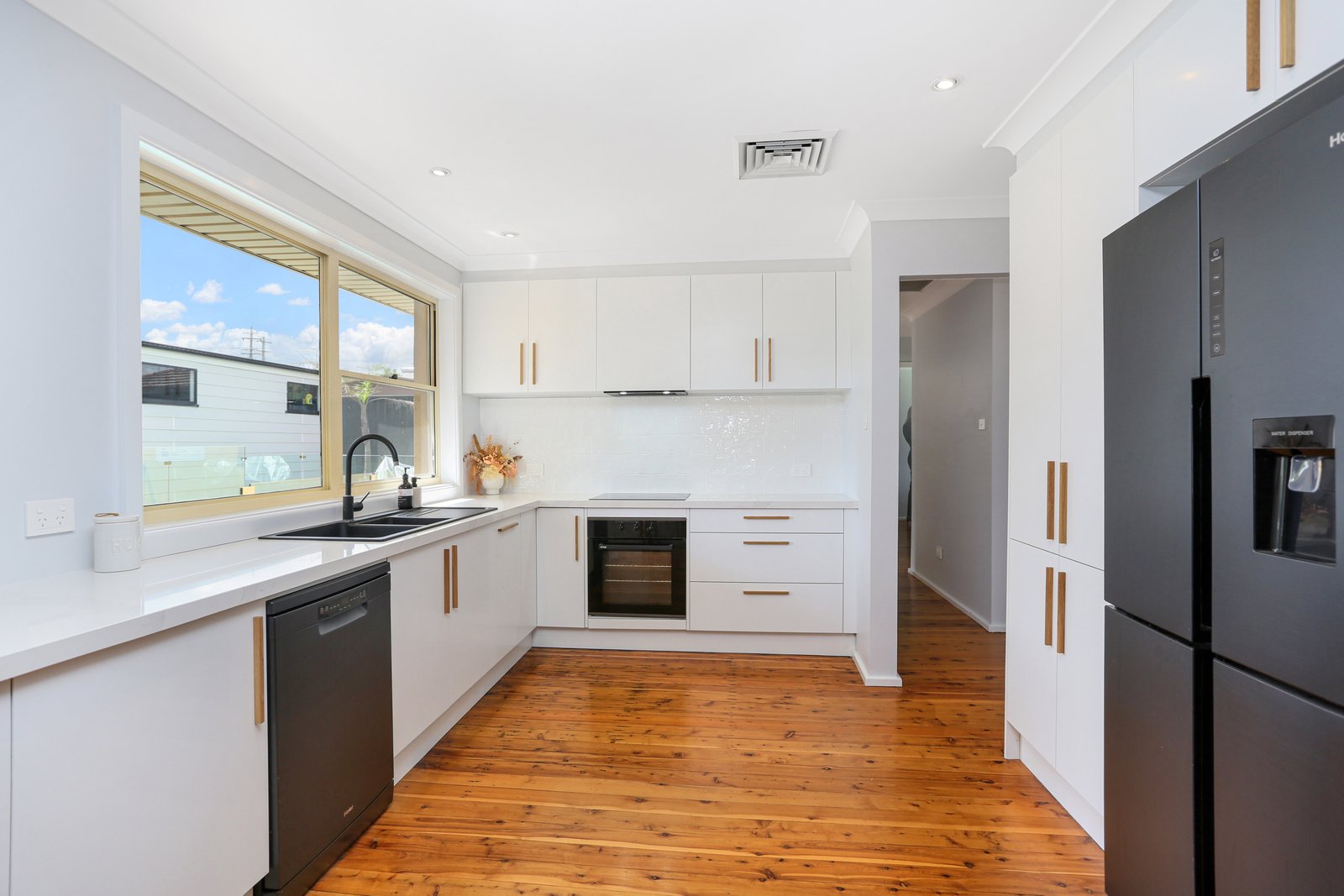 24 Gladswood Avenue SOUTH PENRITH 4