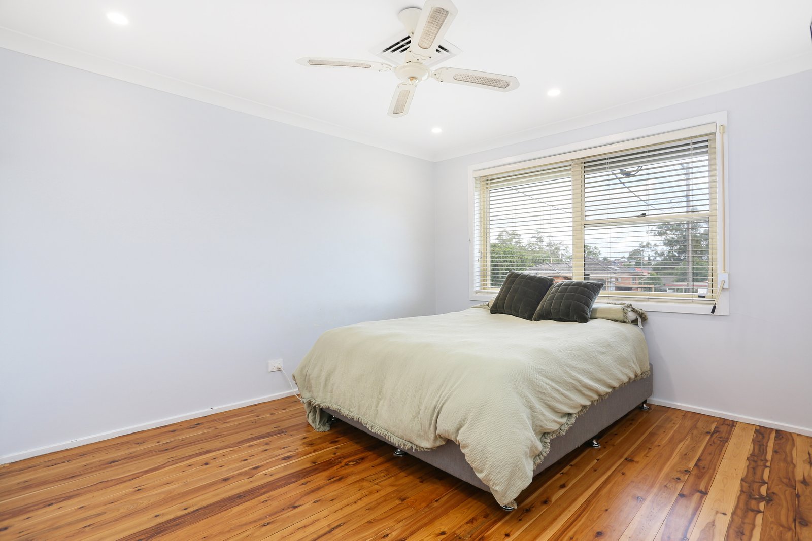 24 Gladswood Avenue SOUTH PENRITH 6