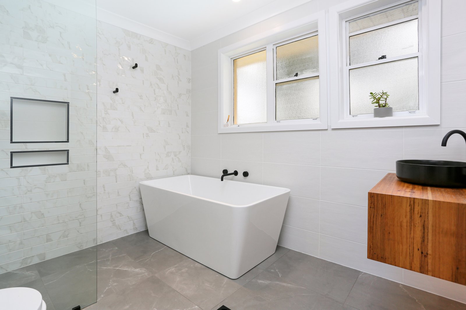 24 Gladswood Avenue SOUTH PENRITH 7