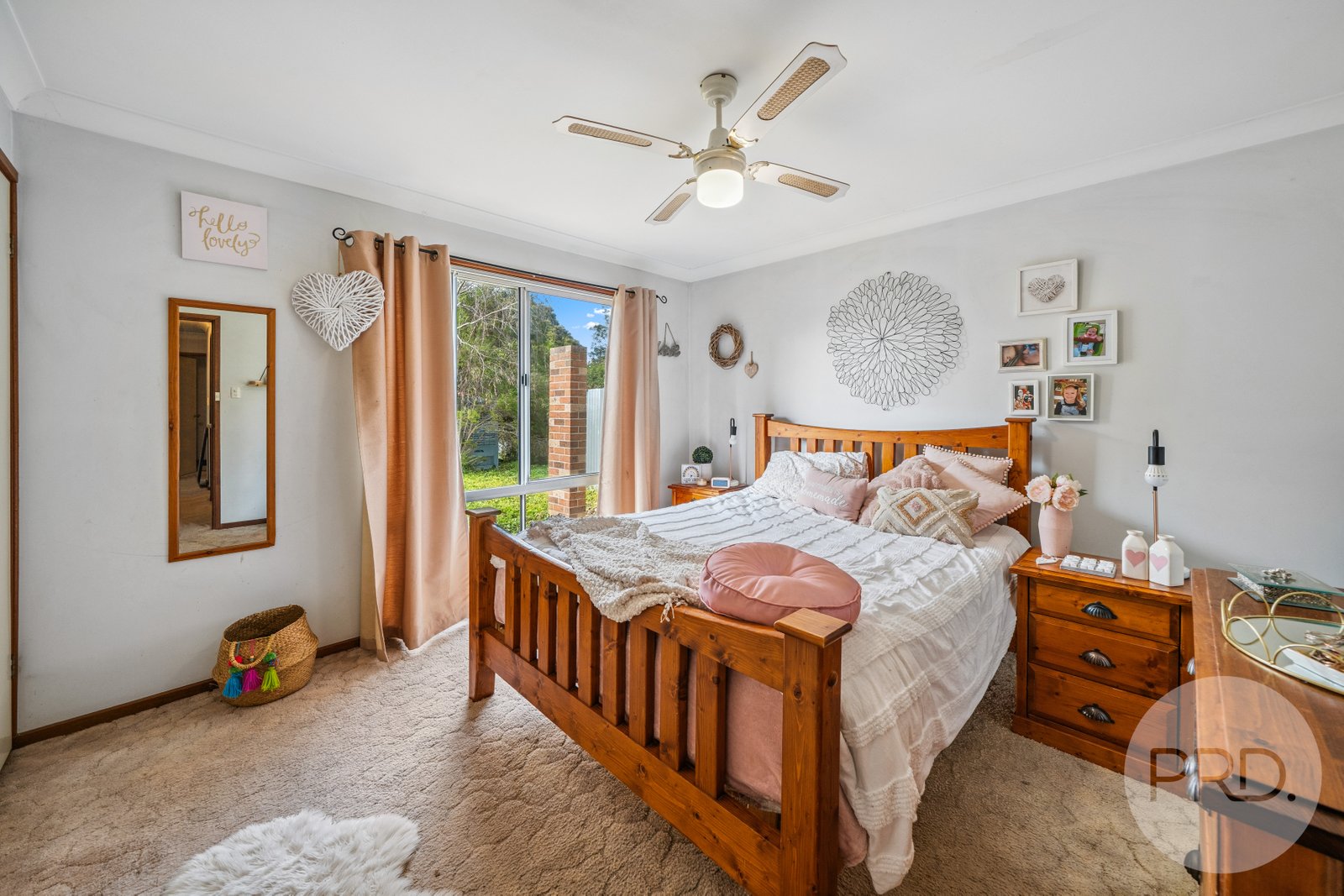 24 Grevillea Crescent LAKE ALBERT 4