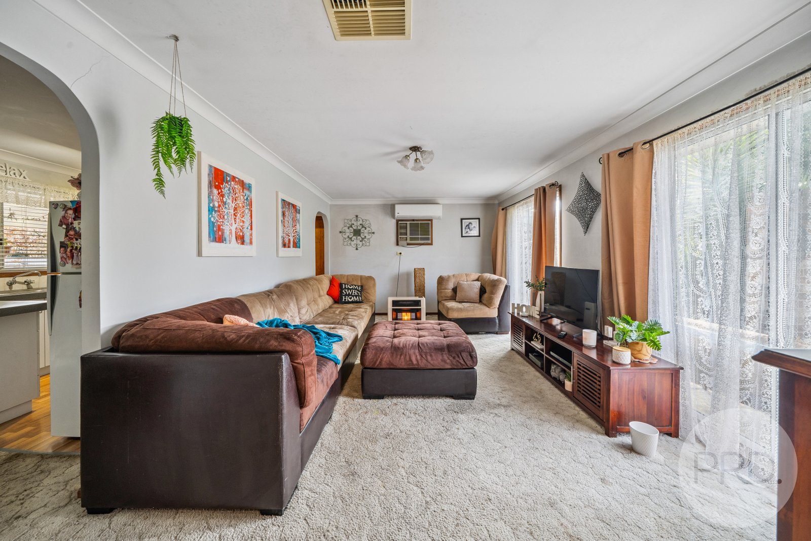 24 Grevillea Crescent LAKE ALBERT 6