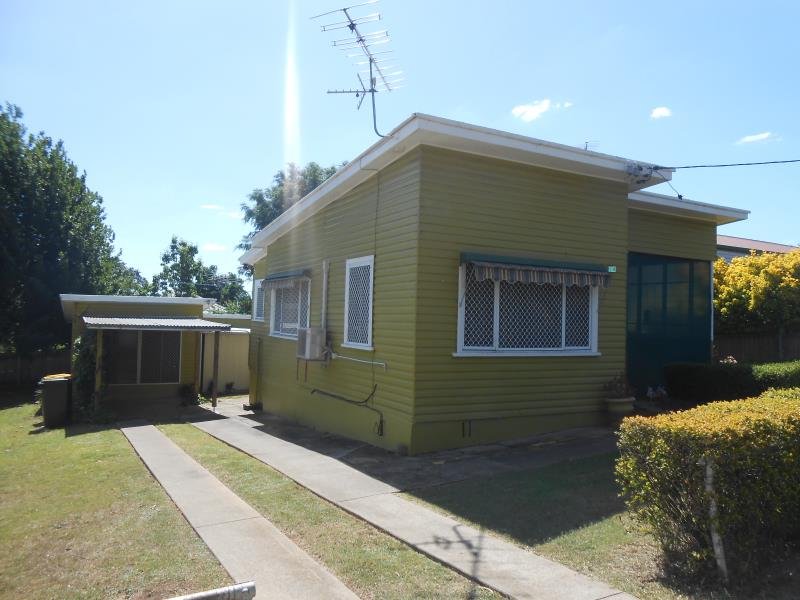 24 Hall Street TAMWORTH 9