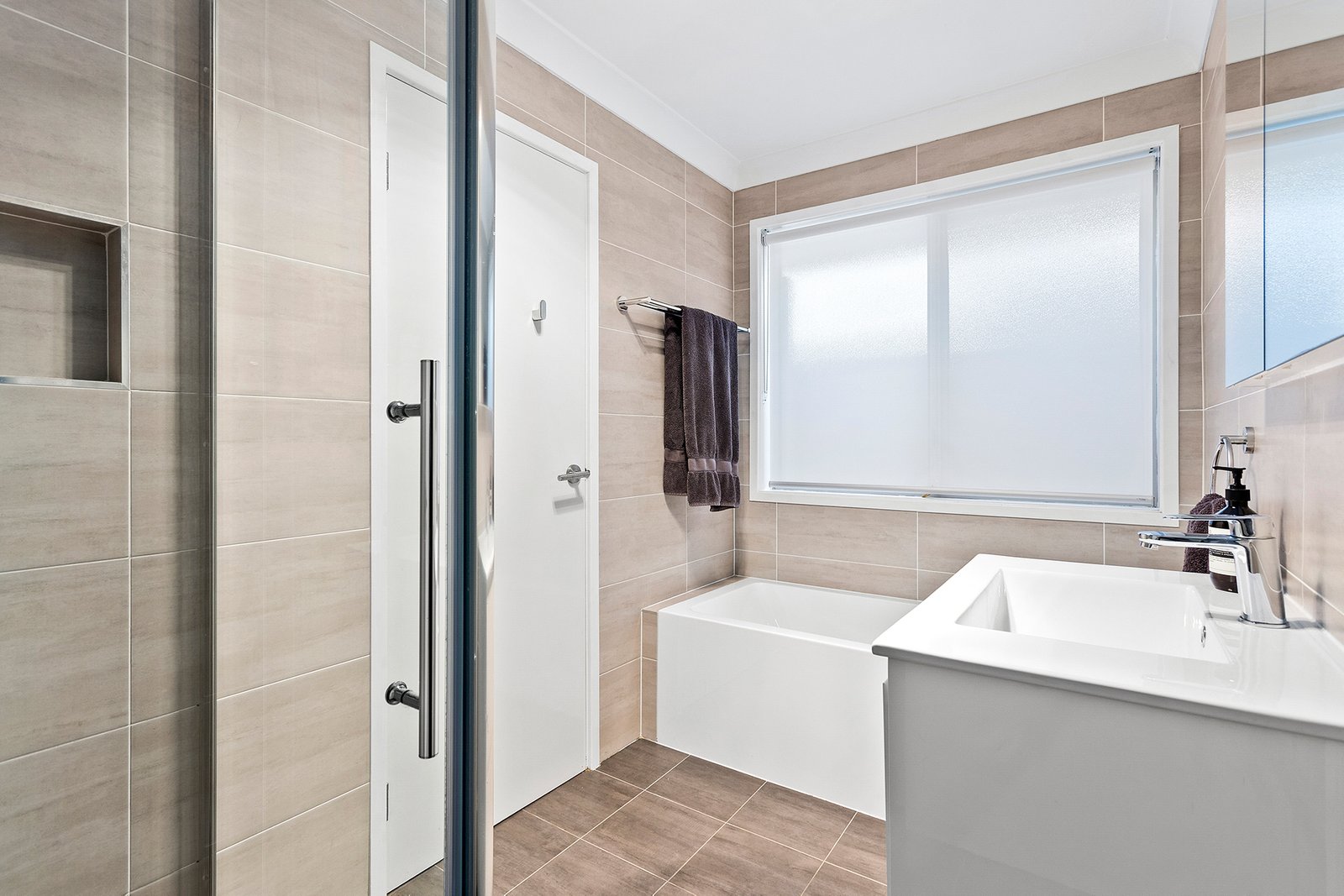 24 Highland Park Drive HORSLEY 7