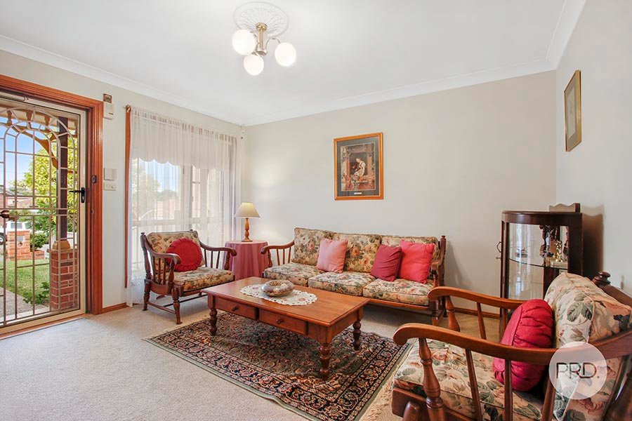 2/4 Hodge Street HURSTVILLE 3