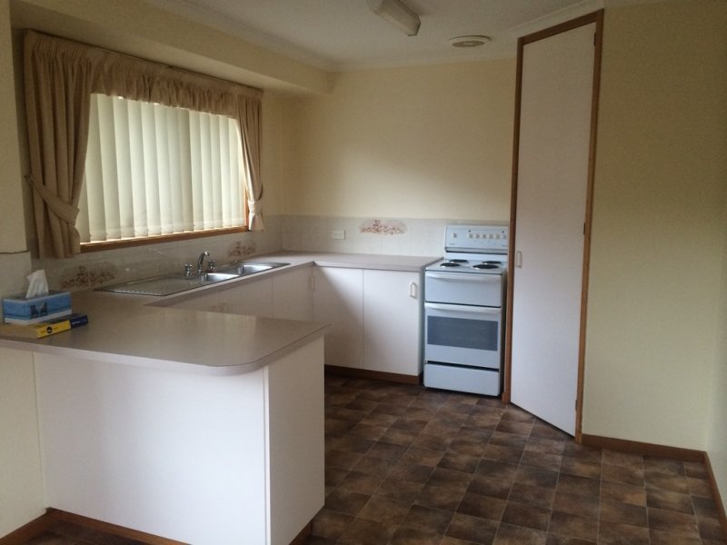 2/4 Holland Court HOWRAH 2