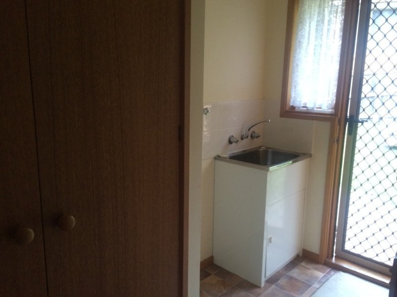 2/4 Holland Court HOWRAH 8