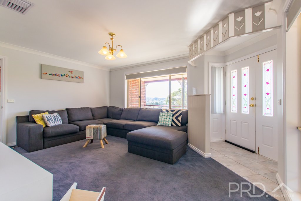 24 Jillabenan Close TUMUT 4