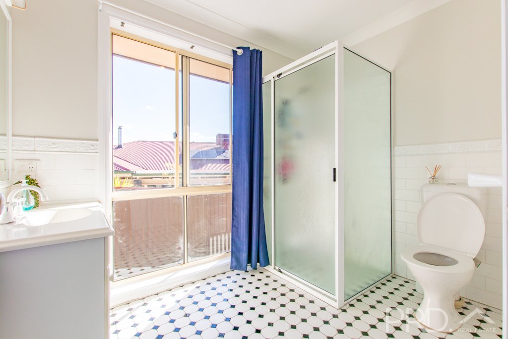 24 Jillabenan Close TUMUT 10