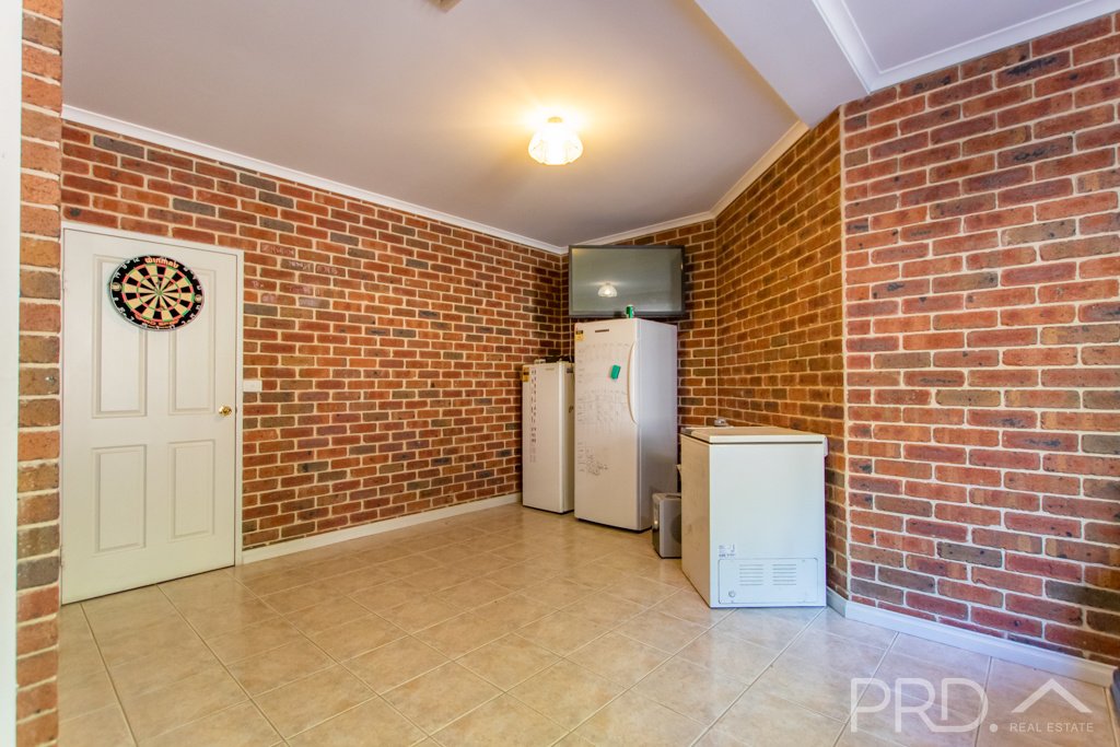 24 Jillabenan Close TUMUT 16