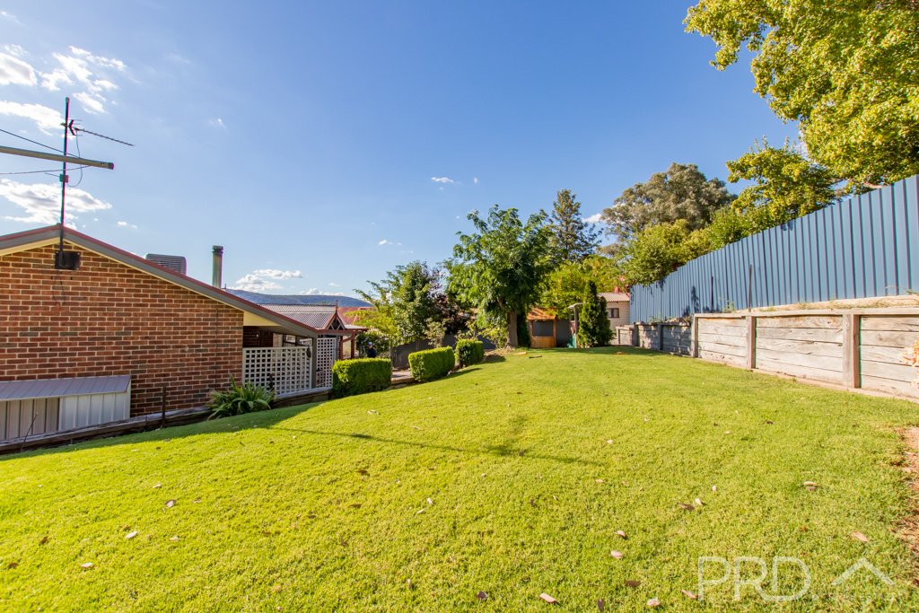 24 Jillabenan Close TUMUT 17