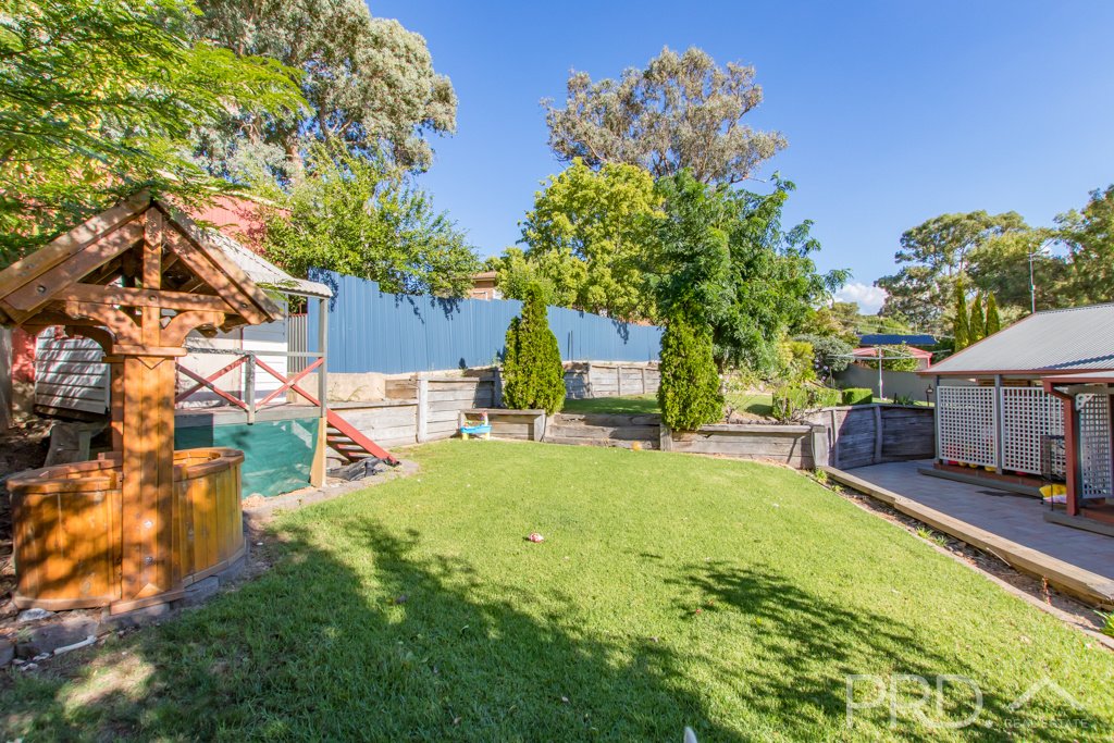 24 Jillabenan Close TUMUT 18