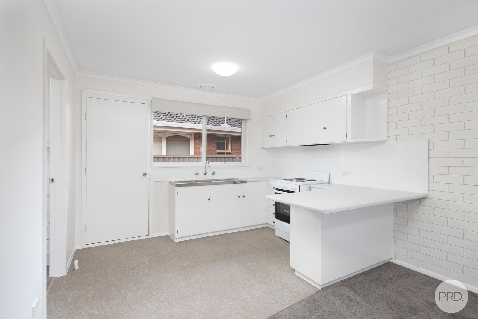 2/4 John Street WENDOUREE 2
