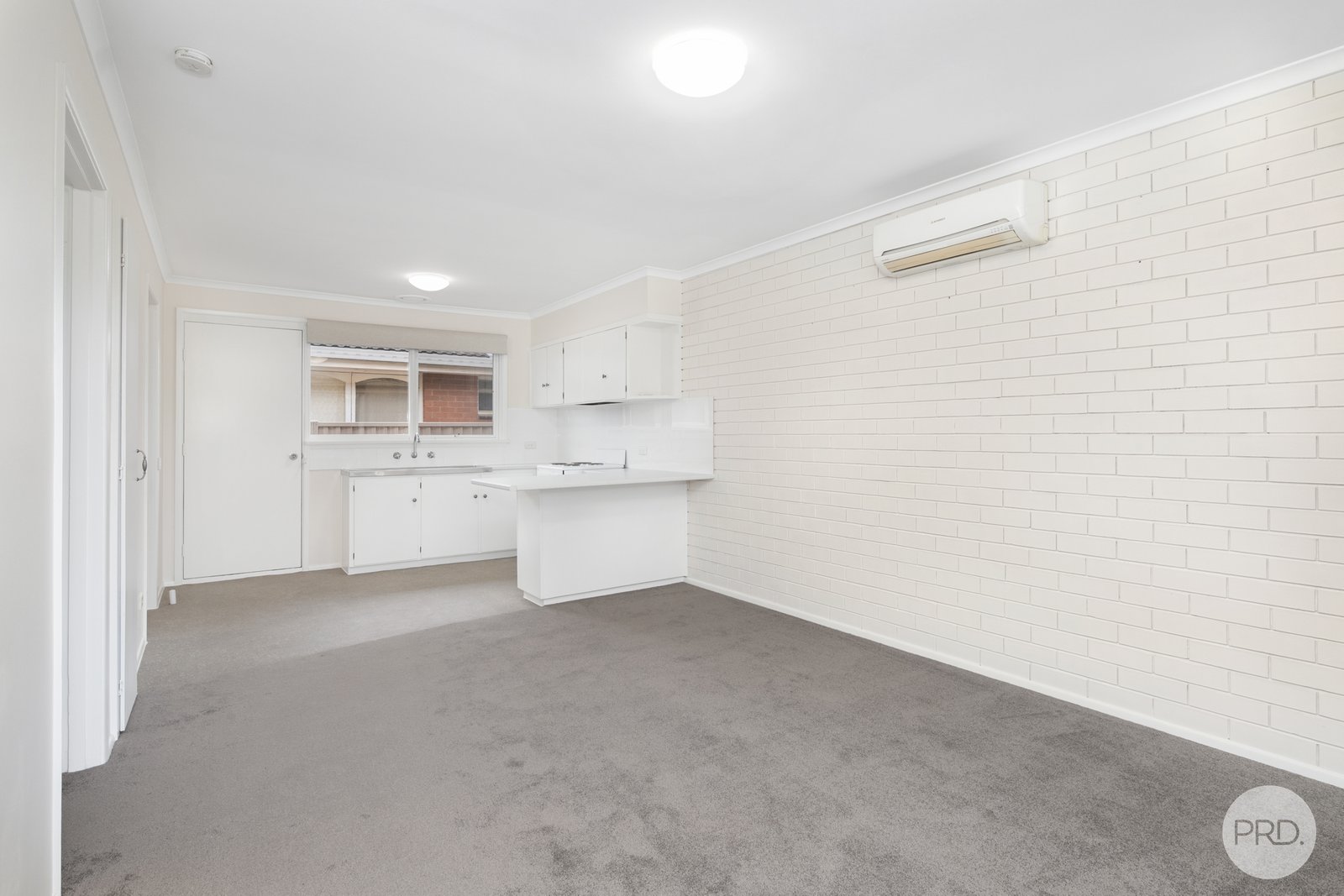 2/4 John Street WENDOUREE 3