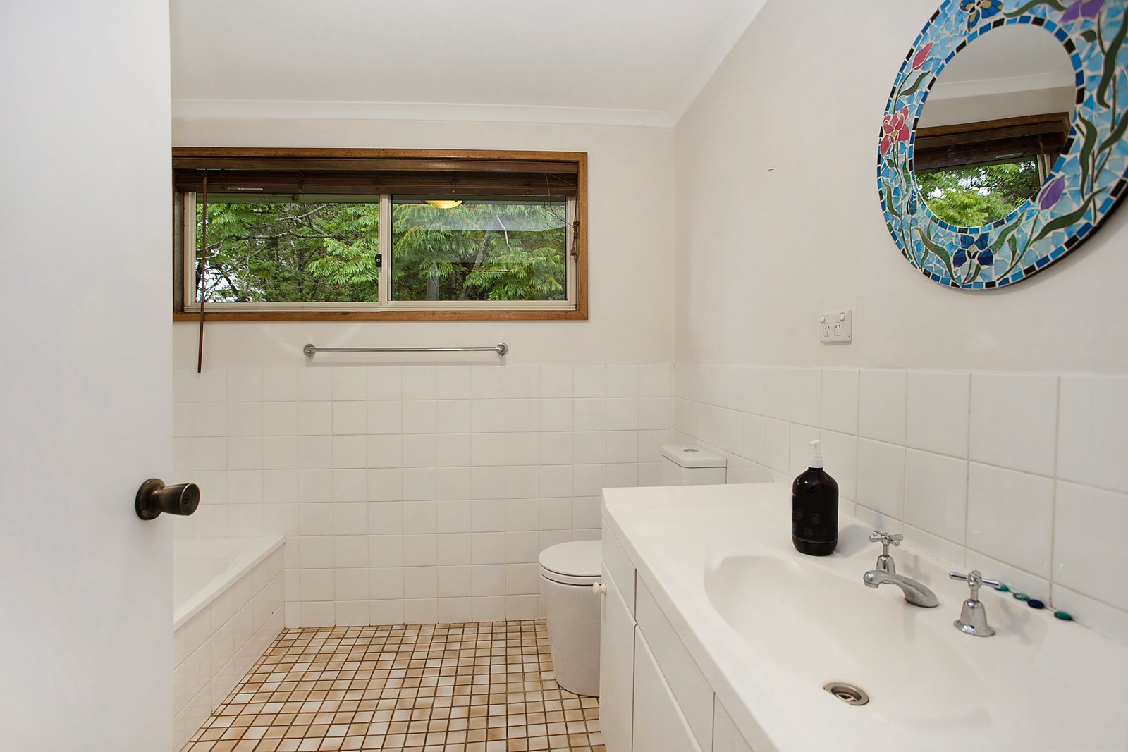 24 Juhles Mountain Road MOORLAND 11