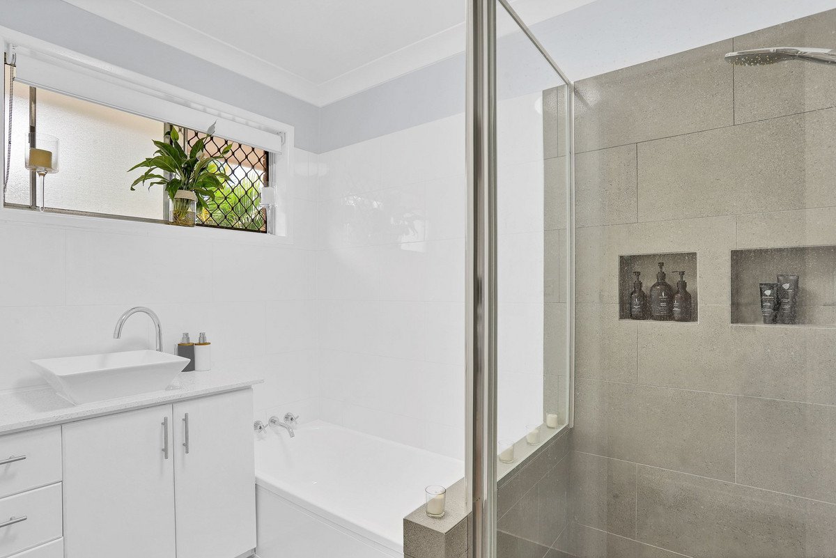 24 Kallay Street Miami 6