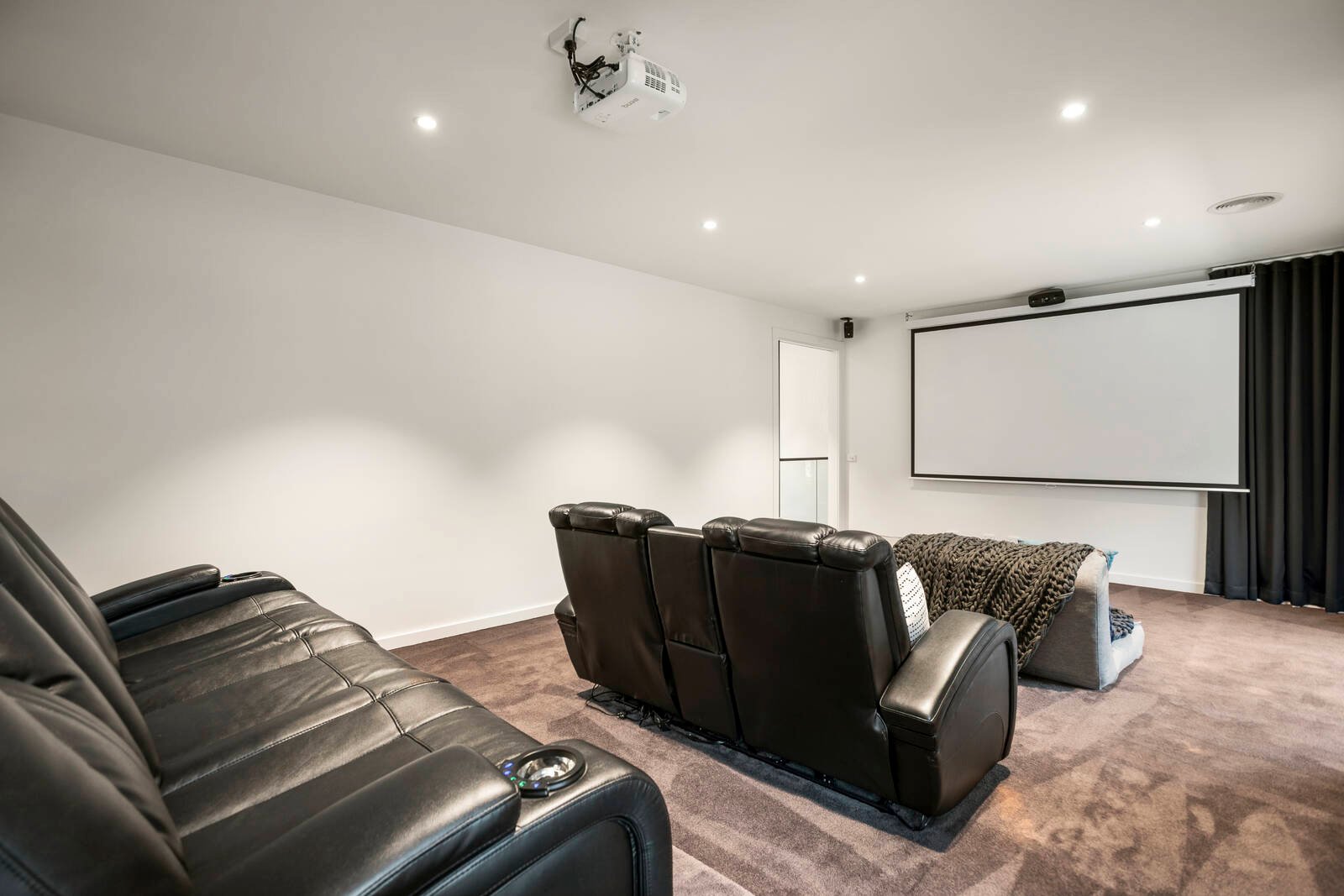 Real Estate and Property in 2/4 Karwitha Street, Vermont, VIC