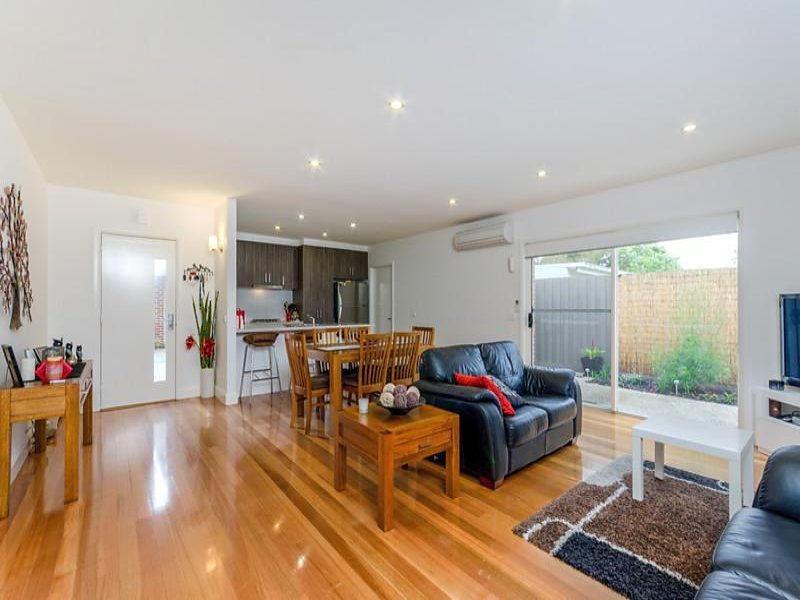 Gallery: 2/4 Kells Avenue