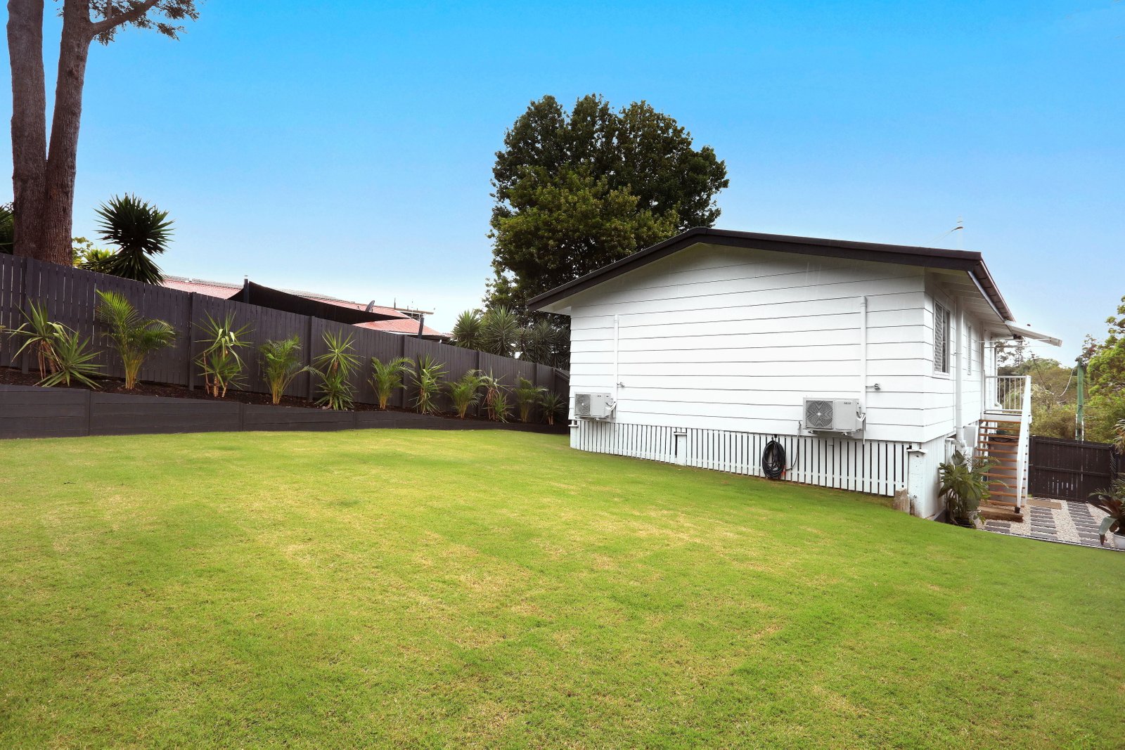 24 Kinarra Street ASHMORE 21